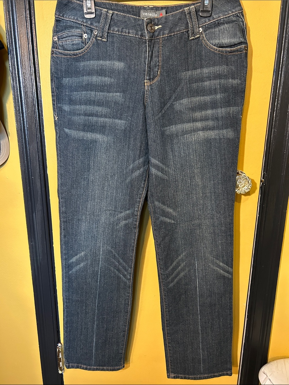 Vintage Venezia Women's Straight Leg Jeans in Faded Dark Blue